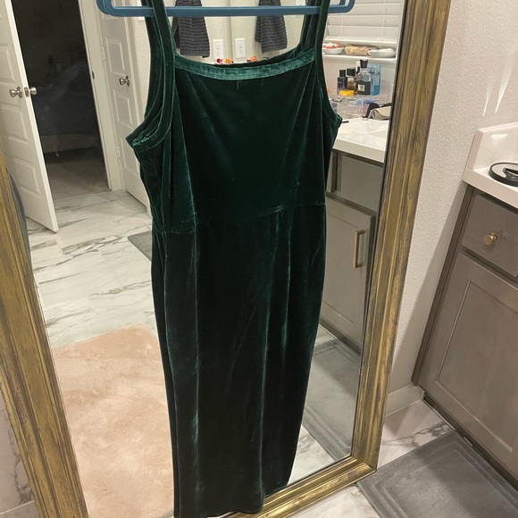 💚 Velvet Corset Dress - Picture 2 of 8